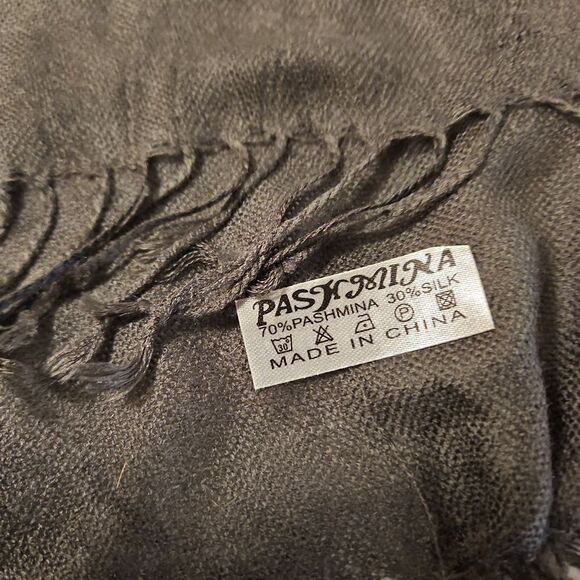 Pashmina Gray Wrap/Scraf 30% Silk - Picture 3 of 4